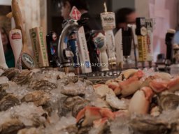 king-crab-house-chicago-bar-oyster-closer_20180913_1723264204